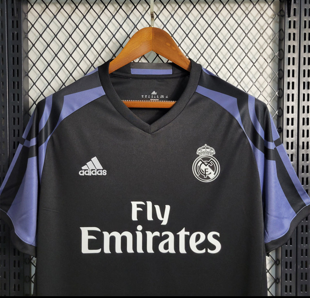 Real Madrid 16/17 Retro Jersey